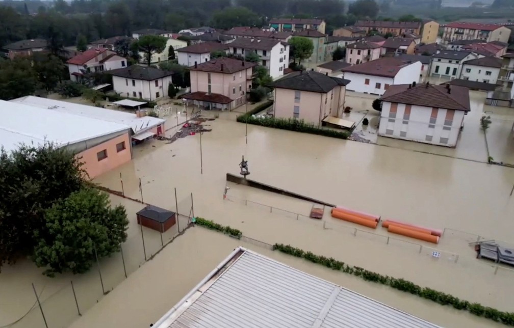 Faenza, cidade da Emilia-Romagna, inundada — Foto: AGTW/via REUTERS
