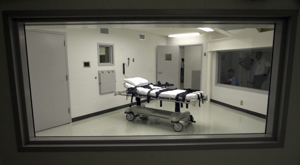 Sala de execução da pena de morte no Alabama — Foto: AP Photo/Dave Martin, File