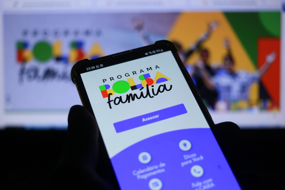 A nova versão do aplicativo Bolsa Família já está disponível para download, o aplicativo foi atualizado pela Caixa e traz consulta de parcelas, situação do benefício e opção de desligamento voluntário, nesta terça-feira, 21. — Foto: DENNER OVIDIO/FUTURA PRESS/FUTURA PRESS/ESTADÃO CONTEÚDO