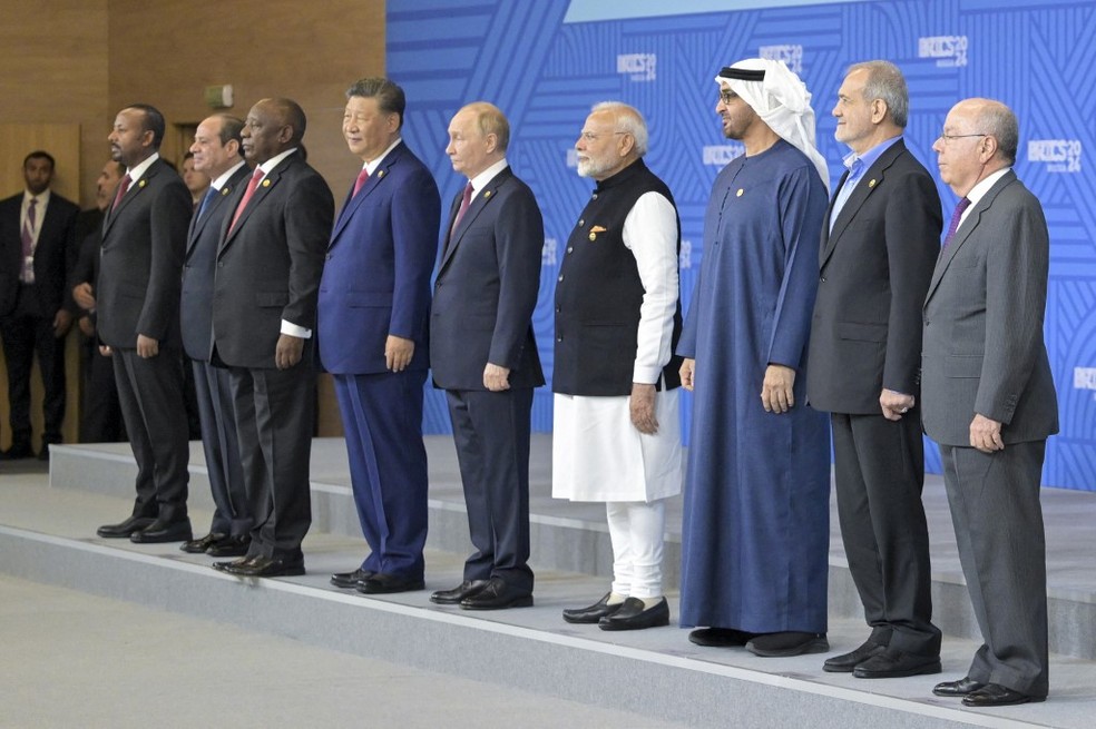 Representantes dos países integrantes dos Brics — Foto: Hamad AL-KAABI / UAE PRESIDENTIAL COURT / AFP