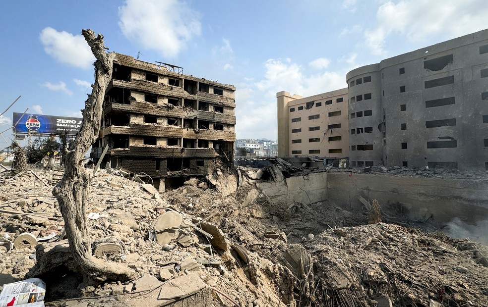 Edifícios danificados após ataques israelenses nos subúrbios do sul de Beirute, no Líbano, em 7 de outubro de 2024. — Foto: Reuters/Ahmad Al-Kerdi