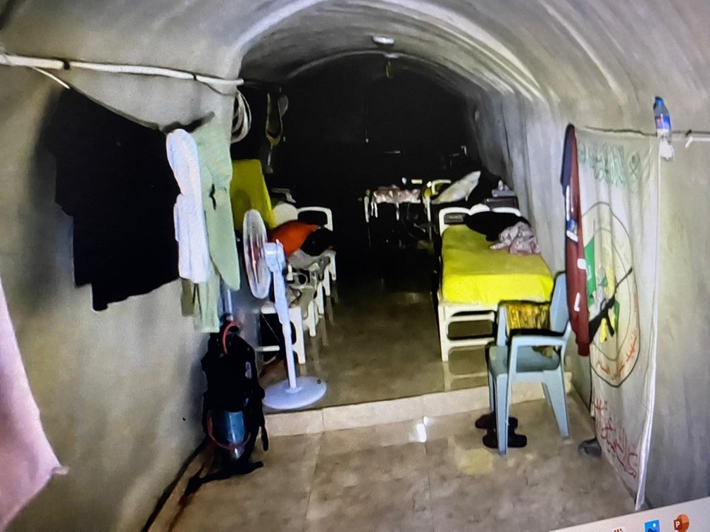 Esconderijo de Yahar Sinwan e da família em túnel de Gaza — Foto: Forças de Defesa de Israel / Divulgação