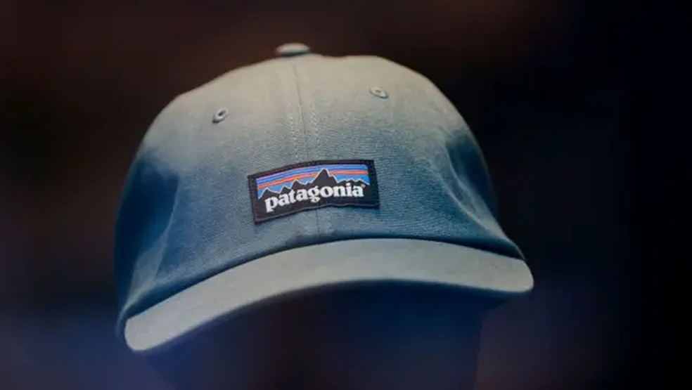 O logotipo da Patagonia é inspirado na silhueta da lendária montanha Fitz Roy, entre a Argentina e o Chile. — Foto: Getty Images (via BBC)