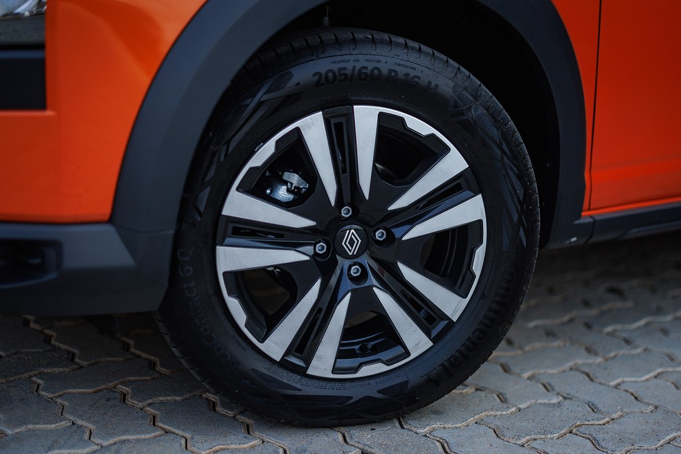 Pneu de um Renault Kardian com câmbio manual — Foto: divulgação/Renault
