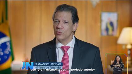 Haddad anuncia medidas de corte de gastos e isenção de IR pra quem ganha até R$ 5 mil Haddad anuncia medidas de corte de gastos e isenção de IR pra quem ganha até R$ 5 mil