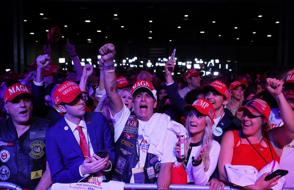 Apoiadores de Donald Trump em Palm Beach, na Flórida — Foto: Brian Snyder/Reuters