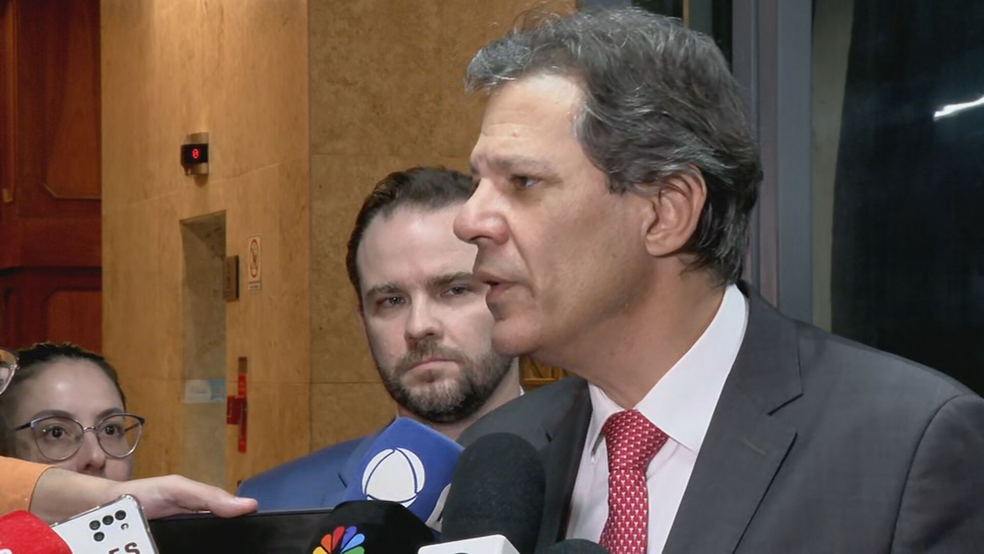 Ministro da Fazenda, Fernando Haddad, em entrevista a jornalistas — Foto: TV Globo/Reprodução