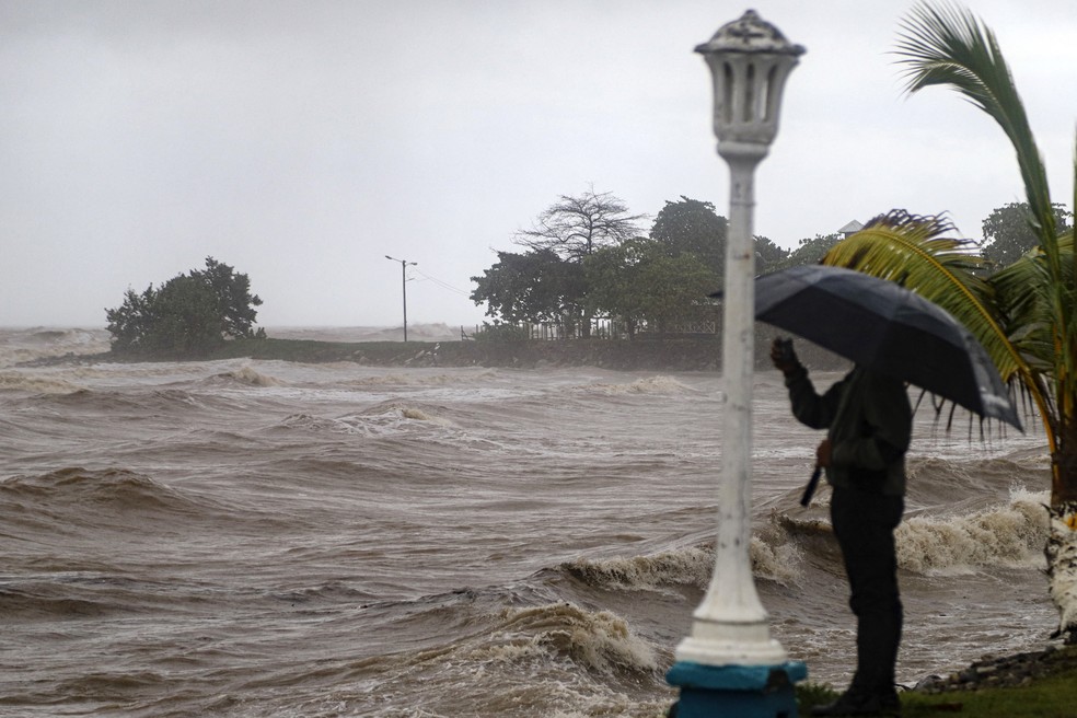 Tempestade tropical Sara causa estragos em Honduras — Foto: ESAU OCAMPO / AFP