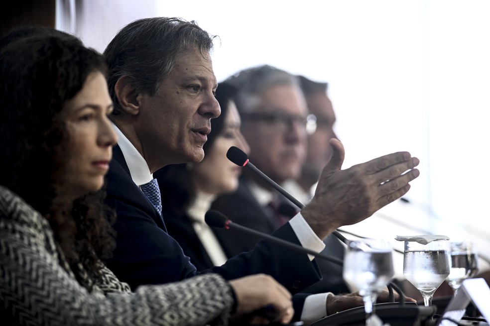Ministro da Fazenda Fernando Haddad. Nesta quinta (28) o Ministro da Fazenda Fernando Haddad faz coletiva de imprensa para detalhar medidas do pacote fiscal do governo e isenção do Imposto de Renda (IR) R$ 5 mil por mês. — Foto: ON MOLINA/FOTOARENA/FOTOARENA/ESTADÃO CONTEÚDO