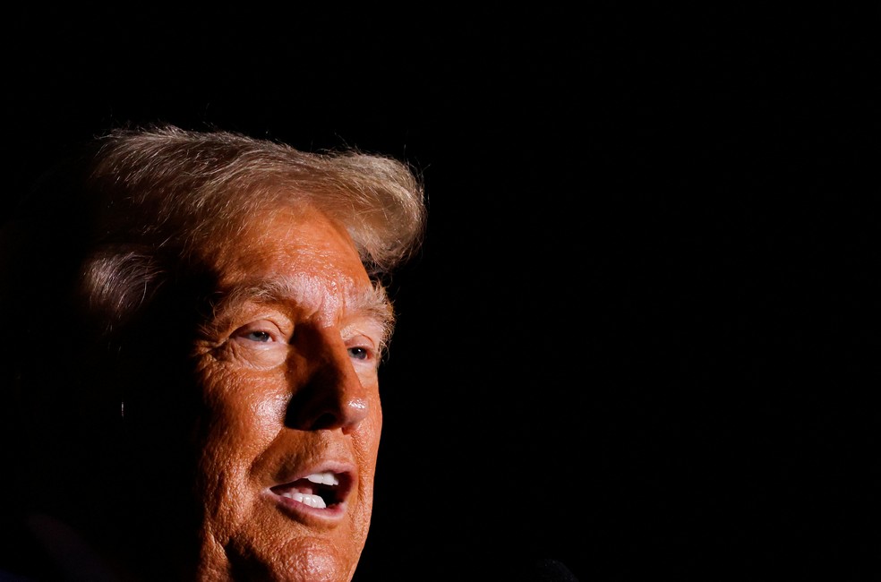 Trump discursa durante comício em Atlanta, na Georgia, em 28 de outubro de 2024 — Foto: Reuters/Brendan McDermid