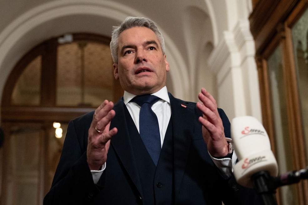 Chanceler da Áustria, Karl Nehammer, anuncia renúncia ao cargo em 4 de janeiro de 2025. — Foto: REUTERS/Elisabeth Mandl