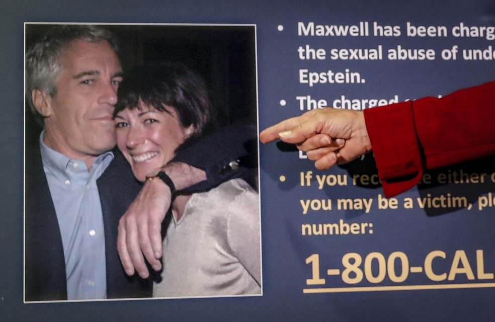 Jeffrey Epstein e Ghislaine Maxwell. — Foto: John Minchillo/Associated Press