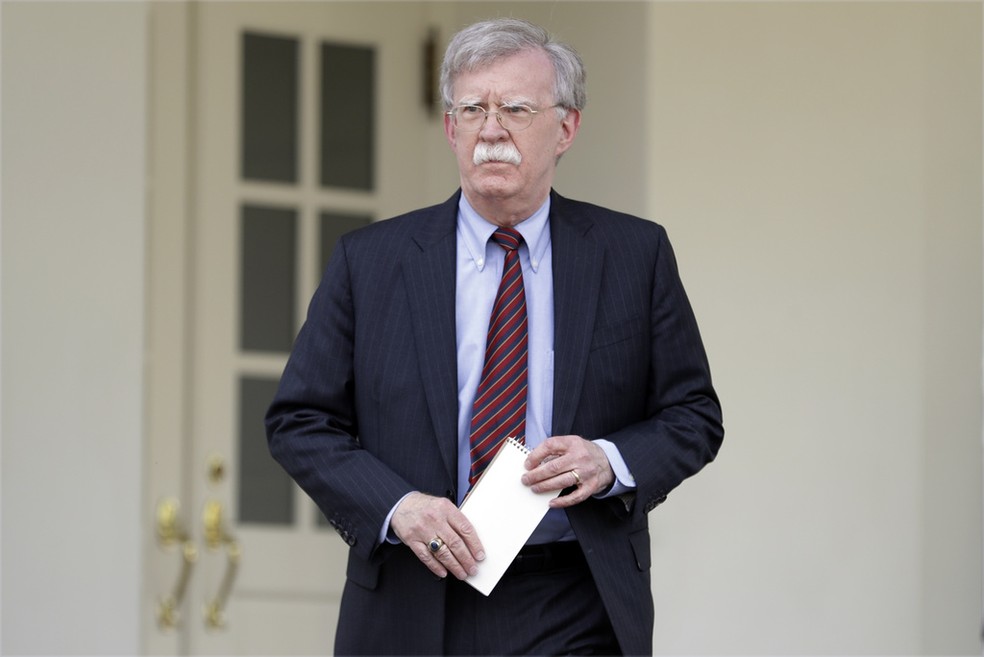 O ex-conselheiro de Segurança Nacional de Donald Trump, John Bolton, durante entrevista na Casa Branca, em 2019. — Foto: Evan Vucci/ AP
