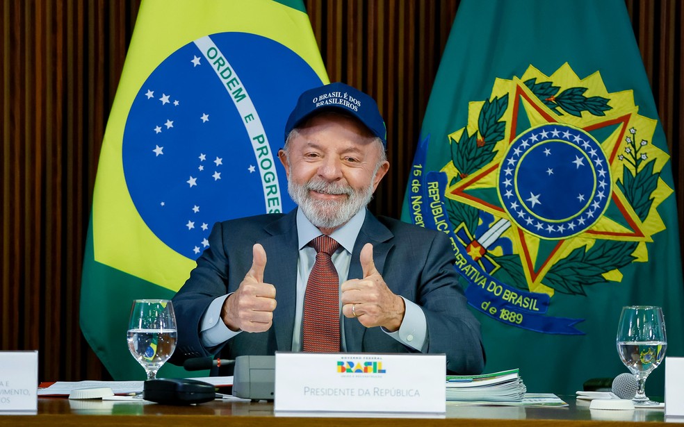 Lula usa boné com a frase 'O Brasil é dos brasileiros' durante reunião ministerial — Foto: Ricardo Stuckert / Presidência da República