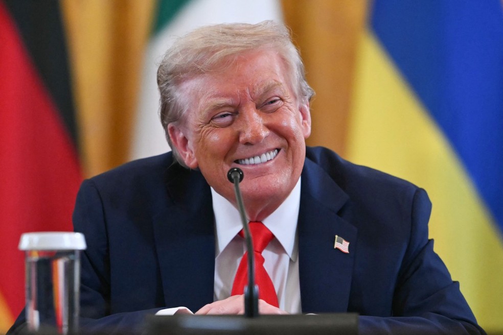 Trump durante reunião com líderes europeus e Zelensky na Casa Branca — Foto: ANDREW CABALLERO-REYNOLDS / AFP