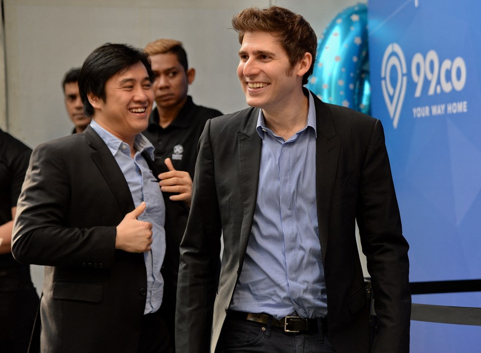 O cofundador do Facebook Eduardo Saverin (dir.) em Cingapura em 26 de maio de 2016. — Foto: Roslan Rahman/AFP/Arquivo