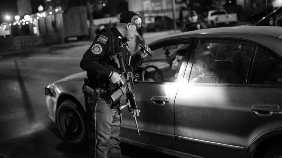 Autoridades americanas costumam desconfiar das forças policiais mexicanas, o que dificulta cooperação entre elas — Foto: Getty Images via BBC