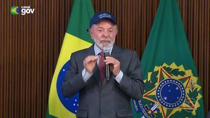 Lula reforça tom nacionalista com boné e recados contra tarifaço Lula reforça tom nacionalista com boné e recados contra tarifaço