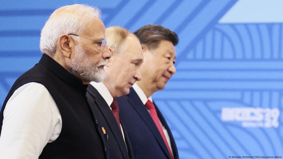 Putin quer promover uma cúpula trilateral entre Rússia, China e Índia — Foto: Alexander Shcherbak/TASS/dpa/picture alliance via Deutsche Welle