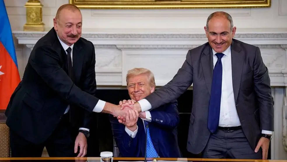 Em agosto, Trump recebeu o presidente do Azerbaijão e o primeiro-ministro da Armênia na Casa Branca. — Foto: Getty Images via BBC