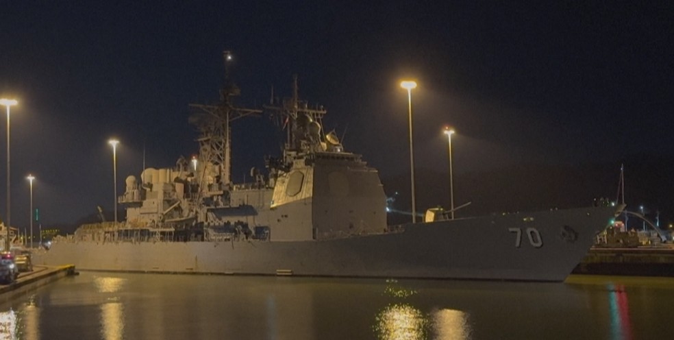 VÍDEO: Navio de guerra dos EUA entra no Canal do Panamá a caminho do Caribe — Foto: Reprodução/AFPTV