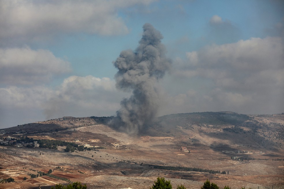 Ofensiva israelense contra o Líbano causa nuvens de fumaça no distrito de Nabatieh. — Foto: Reuters/Karamallah Daher