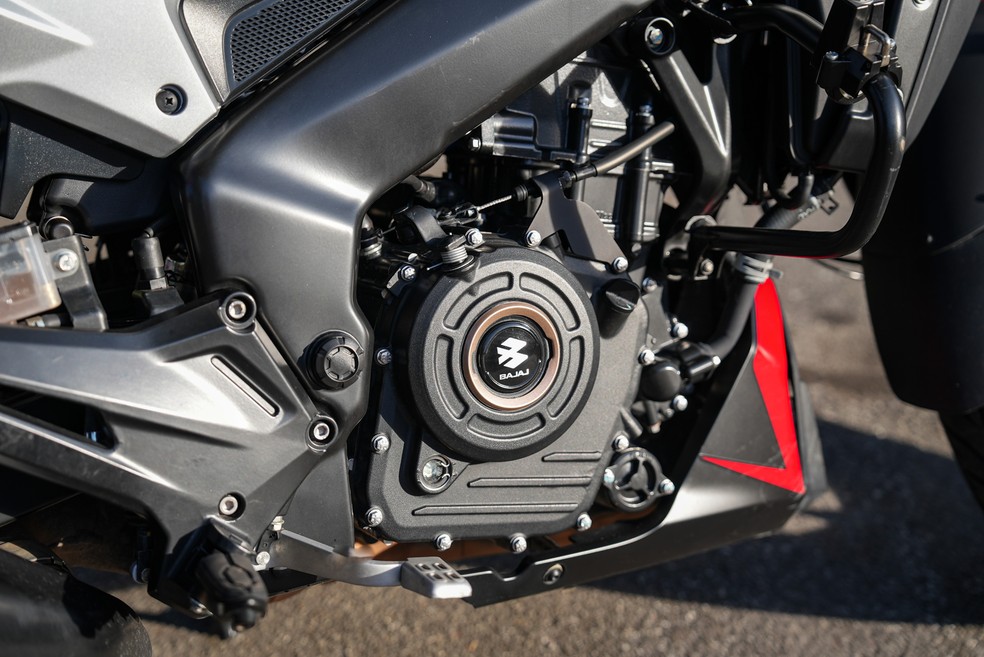 Motor tem 2,39 kgfm de torque, mas é preciso elevar a rotação para extrair o máximo da moto — Foto: g1 | Fábio Tito