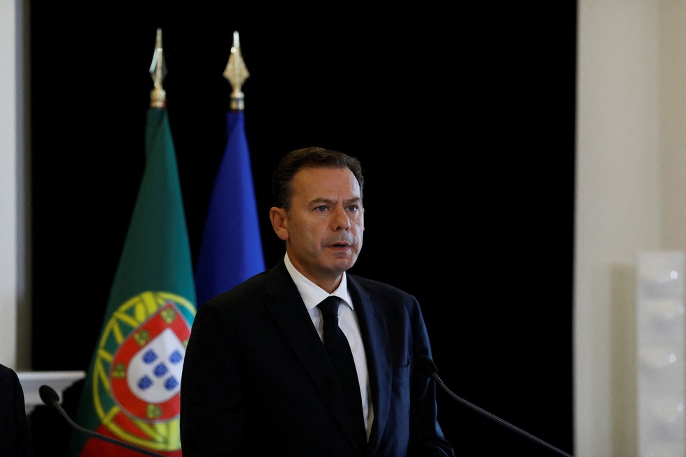 Primeiro-ministro de Portugal, Luis Montenegro, fala sobre descarrilamento de bondinho em Lisboa em coletiva de imprensa em 4 de setembro de 2025. — Foto: REUTERS/Pedro Rocha