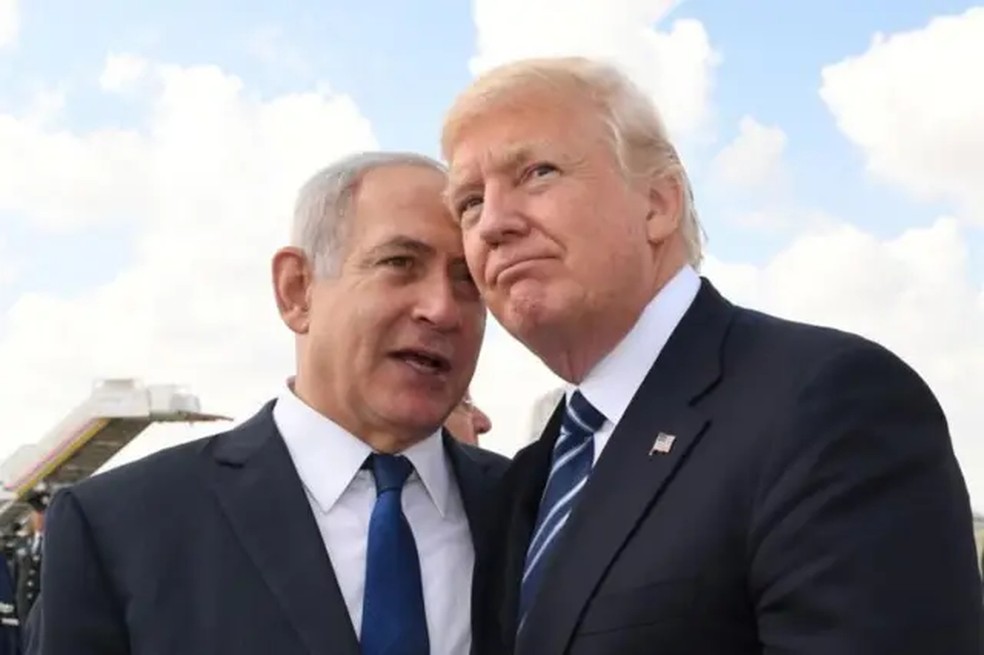 Trump saiu em defesa do primeiro-ministro israelense, que enfrenta processos judiciais — Foto: Getty Images/via BBC