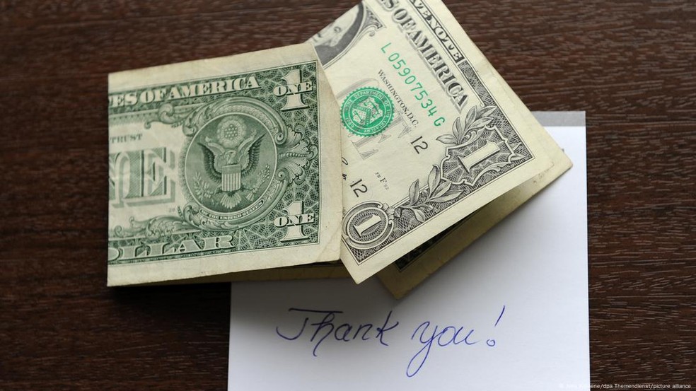 Apenas 25% dos americanos deixariam gorjeta ao comprar um café e 12% o fariam em lanchonetes fast-food — Foto: Jens Kalaene/dpa Themendienst/picture alliance