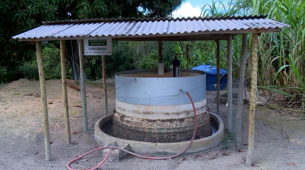 Biodigestor usado para transformar dejetos em gás e adubo — Foto: Douglas Abreu