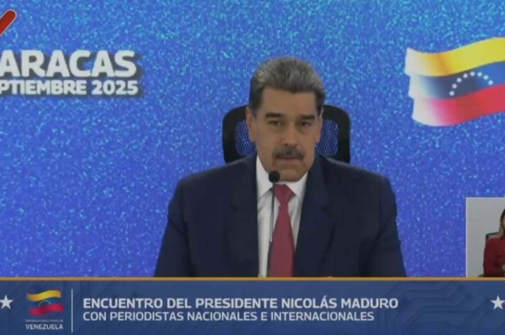 Nicolás Maduro em encontro com jornalistas — Foto: REUTERS
