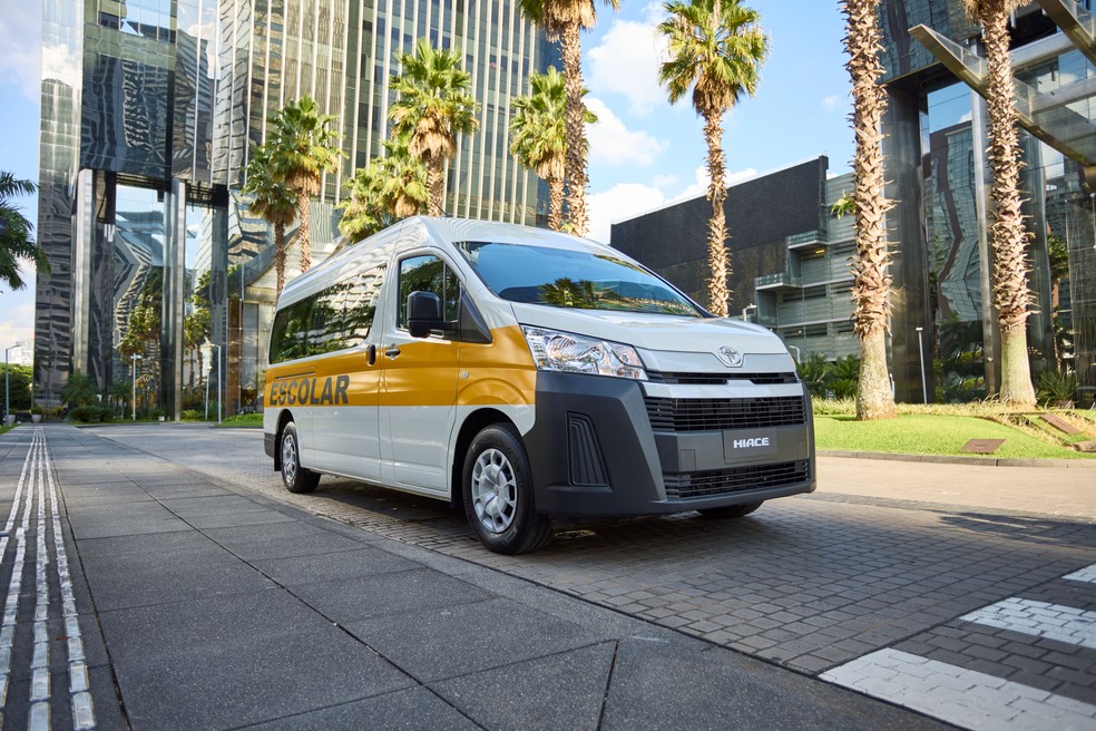 Versão Minibus é a única disponível por enquanto. As configurações Furgão, Ambulância e Refrigerada chegam em novembro — Foto: Divulgação | Toyota