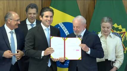 Lula apresenta projeto de isenção do imposto de renda pra quem ganha até R$5 mil por mês Lula apresenta projeto de isenção do imposto de renda pra quem ganha até R$5 mil por mês