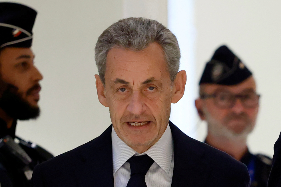 Ex-presidente da França Nicolas Sarkozy comparece a tribunal em Paris para ouvir veredito de julgamento em denúncias de corrupção ligadas à Líbia durante campanha de 2007, em 25 de setembro de 2025. — Foto: Stephanie Lecocq/Reuters