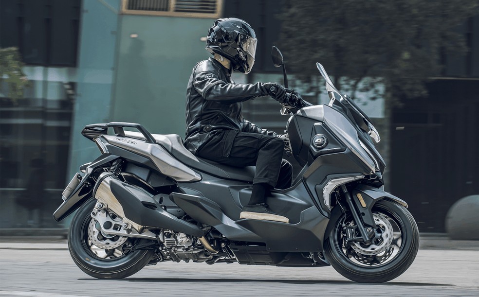 A próxima scooter da Shineray deve ter cilindrada de 400 cm³ — Foto: Divulgação | QJ Motor