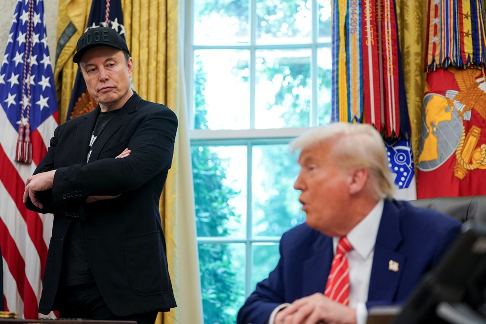 O presidente dos EUA, Donald Trump, e Elon Musk participam de uma coletiva de imprensa no Salão Oval da Casa Branca, em Washington, D.C., EUA, em 30 de maio de 2025. — Foto: Reuters/Nathan Howard