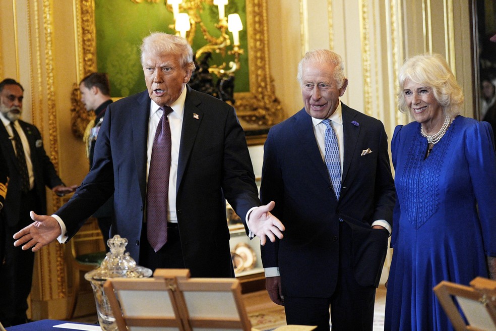 O presidente dos EUA, Donald Trump, ao lado do rei Charles III e da rainha Camila, durante visita ao Reino Unido, em 17 de setembro de 2025. — Foto: Aaron Chown/ pool via Reuters