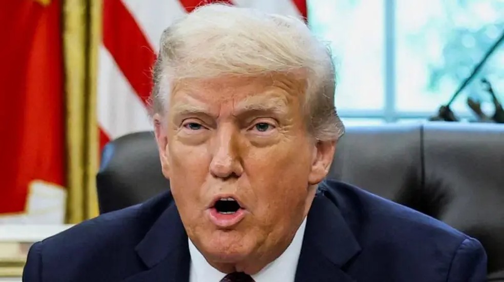 'O New York Times tem tido liberdade para mentir, difamar e me atacar por tempo demais, e isso acaba, AGORA!', escreveu Trump em sua rede social. — Foto: Reuters via BBC