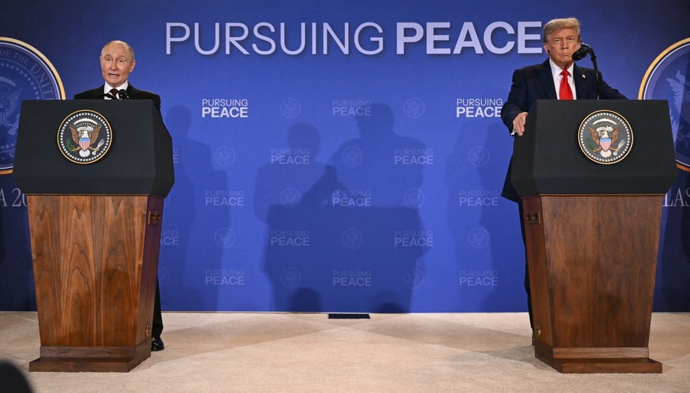 Putin e Trump — Foto: Andrew Caballero-Reynolds/AFP