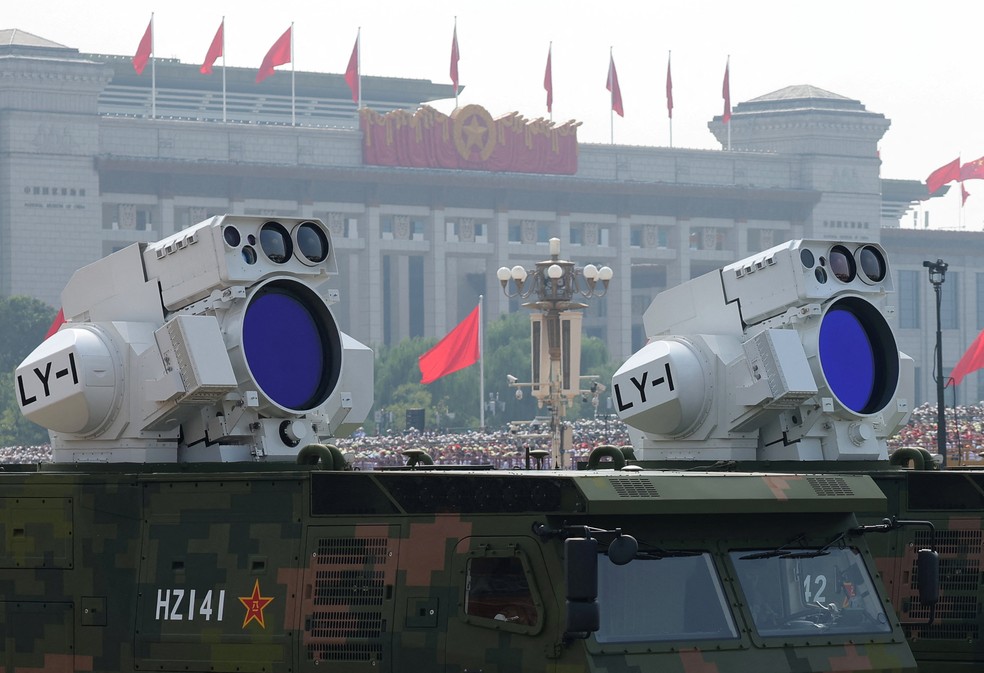 Armas laser de defesa aérea são exibidas durante um desfile militar na China — Foto: REUTERS/Maxim Shemetov