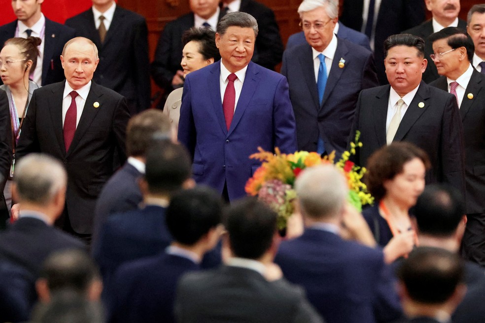 Os líderes da Rússia, Vladimir Putin, da China, Xi Jinping, e da Coreia do Norte, Kim Jong-un, durante desfile militar em Pequim, em 3 de setembro de 2025. — Foto: Florence Lo/ Reuters