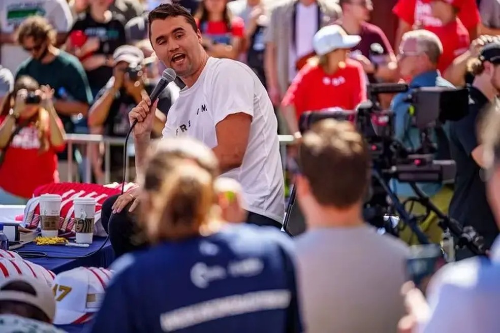 Os discursos de Kirk reuniam milhares de jovens em universidades americanas. — Foto: Getty Images via BBC