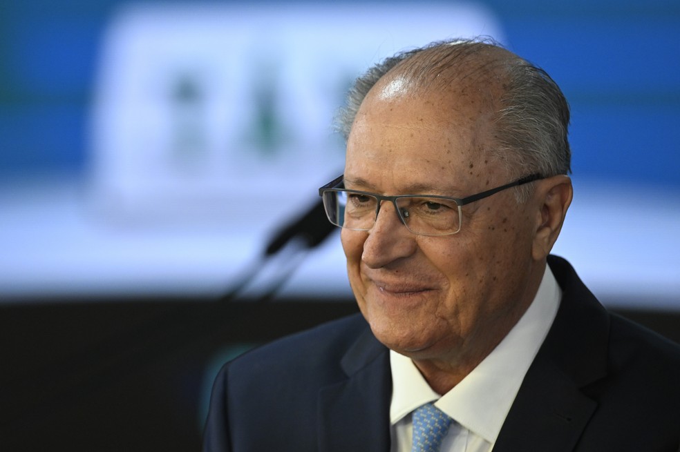 O vice-presidente, Geraldo Alckmin, durante cerimônia de assinatura de medida provisória que concede isenção da taxa de serviço metrológico para verificação de taxímetros. — Foto: Mateus Bonomi/Estadão Conteúdo
