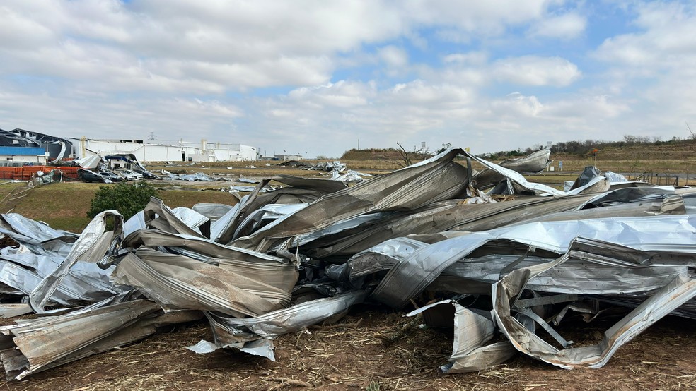 Temporal causou estragos em fábrica da Toyota em Porto Feliz (SP) — Foto: Thiago Ariosi/TV TEM