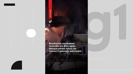Bombeiros combatem incêndio em área residencial de Kiev após ataque aéreo russo Bombeiros combatem incêndio em área residencial de Kiev após ataque aéreo russo