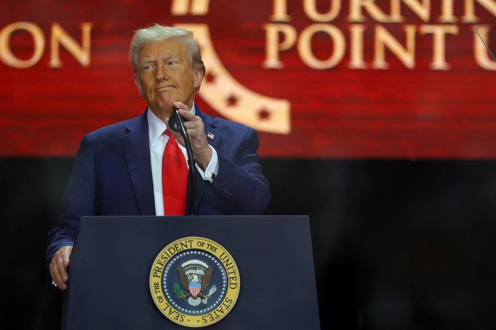 Donald Trump discursa no velório de Charlie Kirk — Foto: Carlos Barria/Reuters