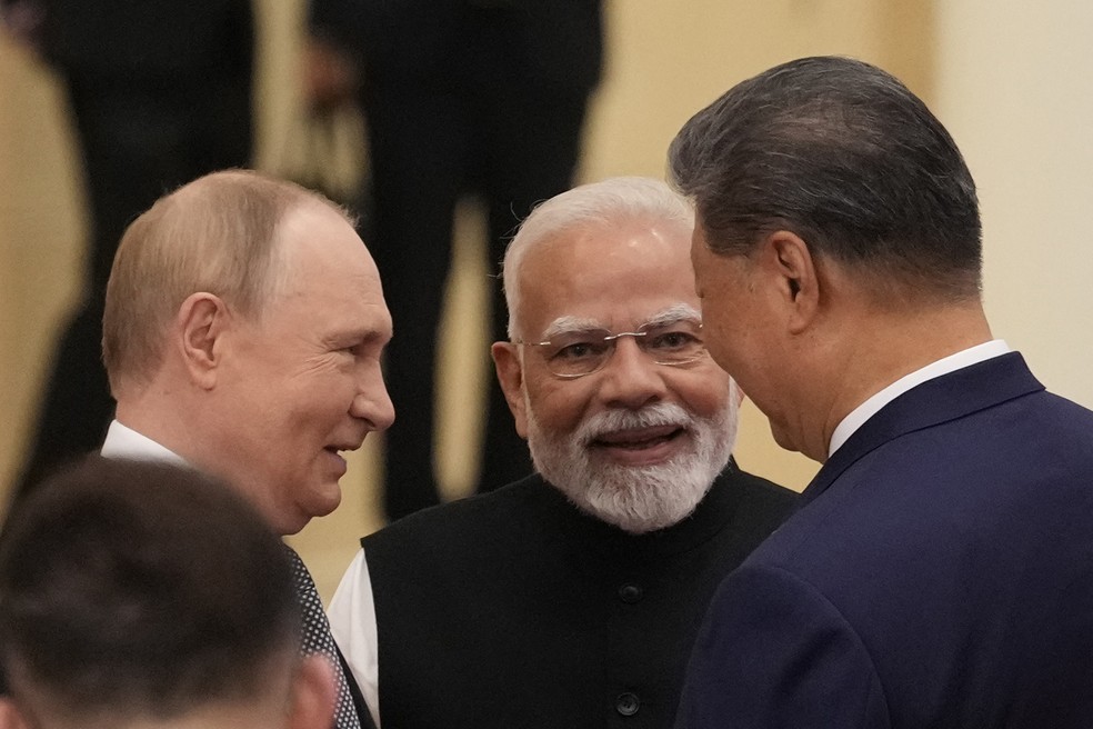 Vladimir Putin, Narendra Modi e Xi Jinping — Foto: SUO TAKEKUMA / POOL / AFP