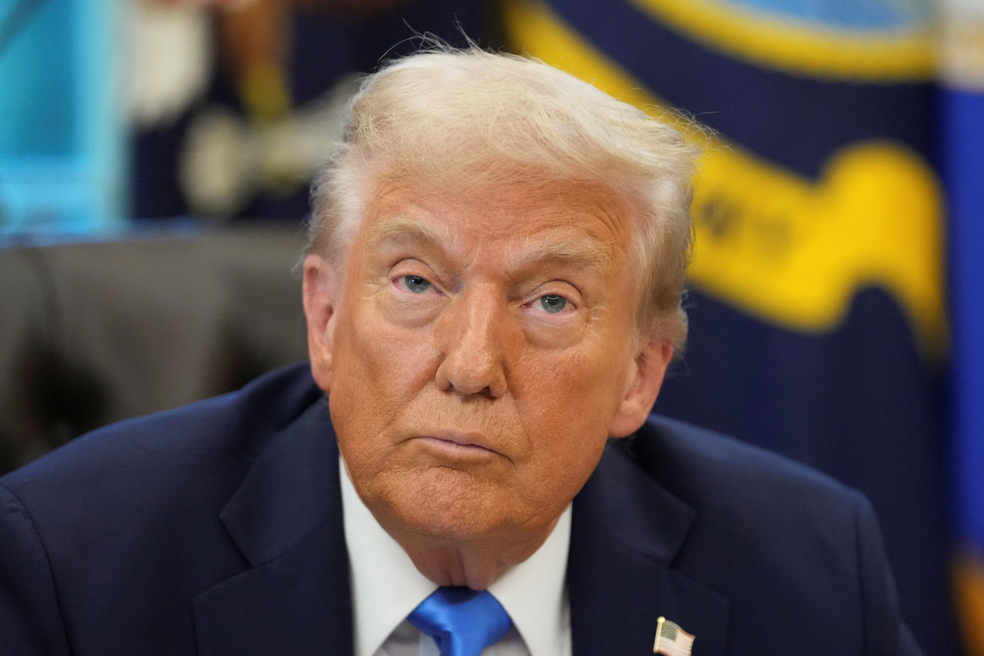 Trump em entrevista na Casa Branca nesta sexta — Foto: Reuters