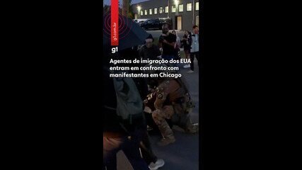Agentes de imigração dos EUA entram em confronto com manifestantes em Chicago